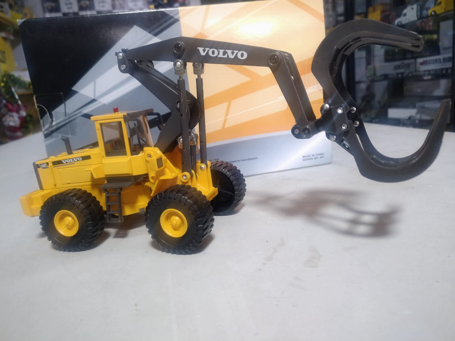 Manipulador Forestal Volvo L180C Escala 1:50 (Modelo Descontinuado)