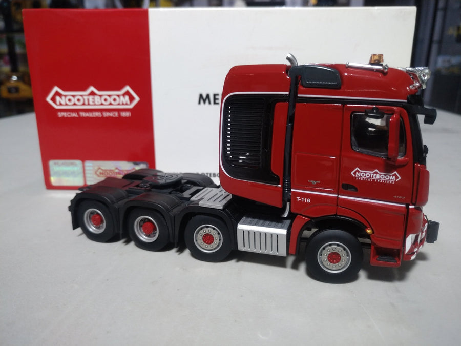 Tracto Nooteboom Mercedes Benz Arocs SLT Bigspace 8X4 Escala 1:50 (Edición Limitada) Modelo Descontinuado