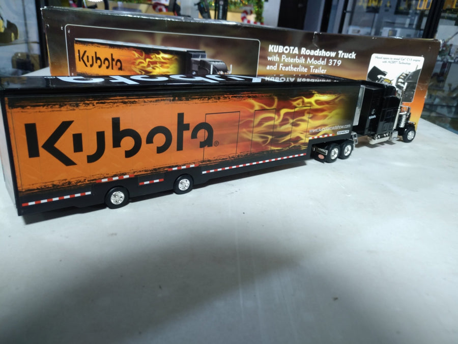 Tráiler Kubota Roadshow Peterbilt 379 Escala 1:50 (Modelo Descontinuado)