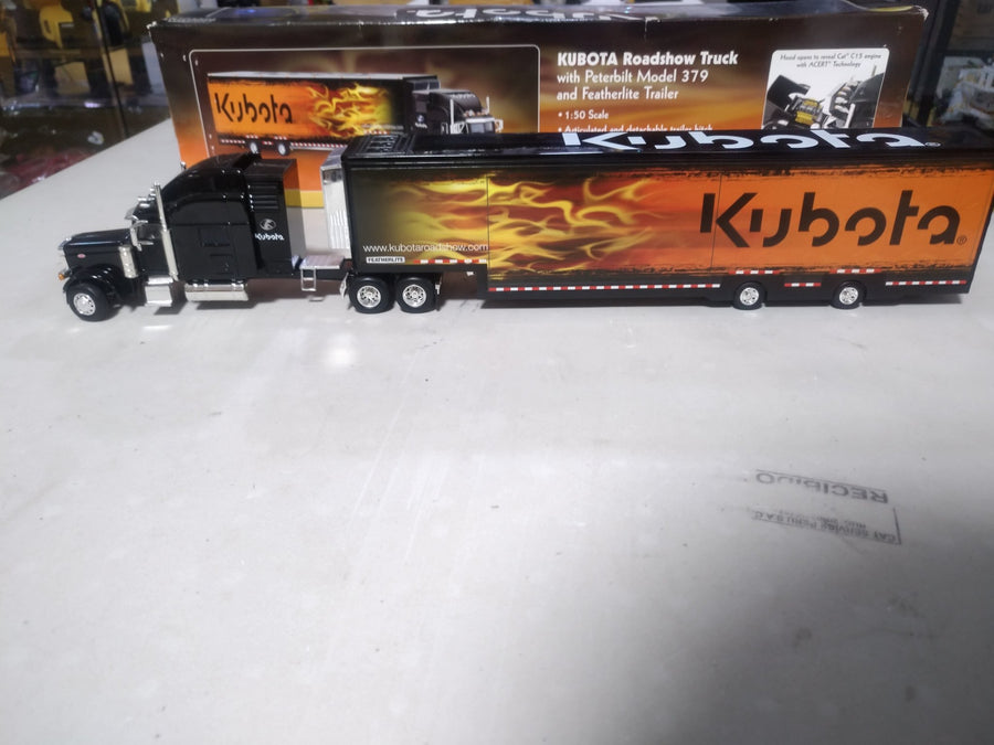 Tráiler Kubota Roadshow Peterbilt 379 Escala 1:50 (Modelo Descontinuado)