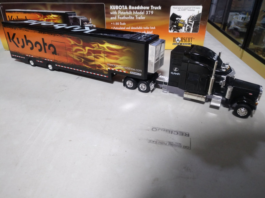 Tráiler Kubota Roadshow Peterbilt 379 Escala 1:50 (Modelo Descontinuado)