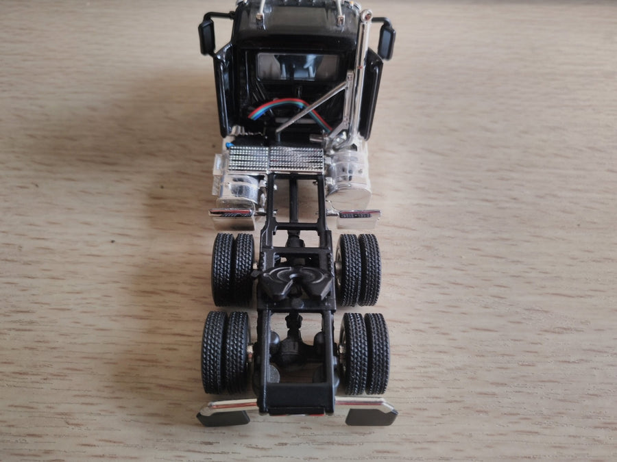 Tracto Mack Anthem Day Cab Black Escala 1:64 (Modelo Descontinuado)