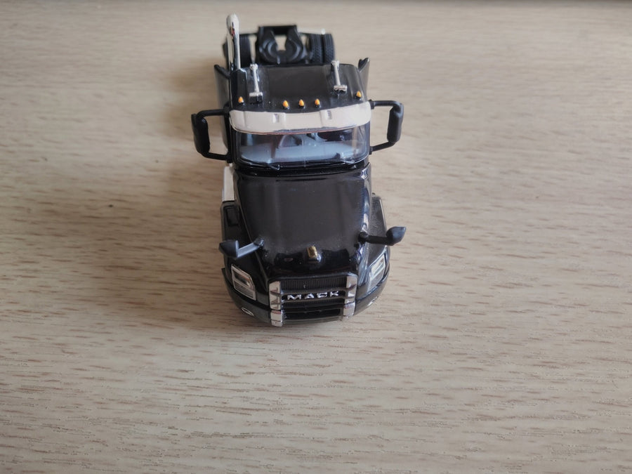 Tracto Mack Anthem Day Cab Black Escala 1:64 (Modelo Descontinuado)