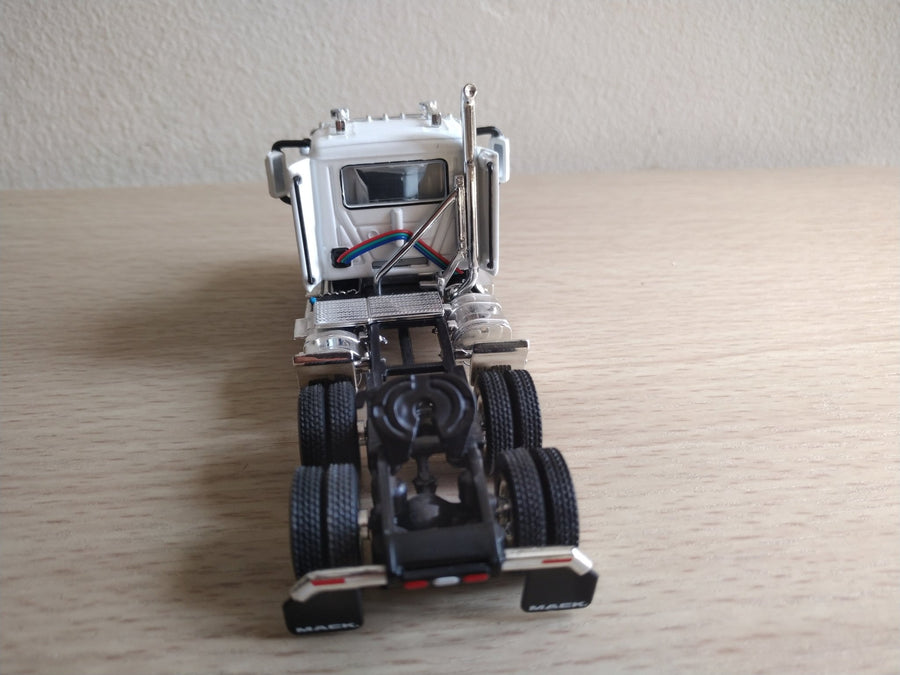 Tracto Mack Anthem Day Cab Escala 1:64 (Modelo Descontinuado)