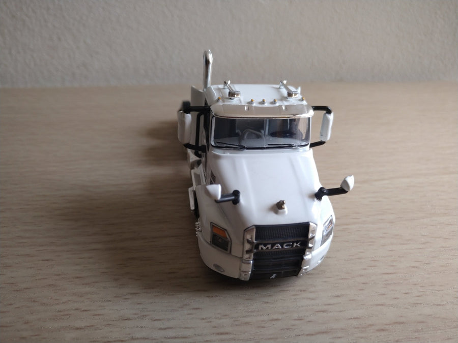 Tracto Mack Anthem Day Cab Escala 1:64 (Modelo Descontinuado)