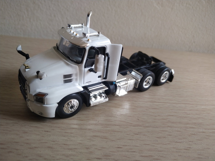 Tracto Mack Anthem Day Cab Escala 1:64 (Modelo Descontinuado)