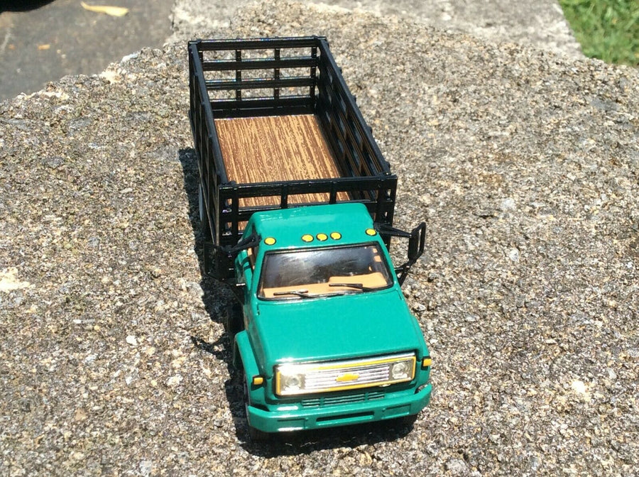 Camión Chevrolet C-65 1970s Escala 1:64