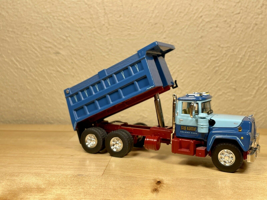 Volquete Mack Sid Kamp Escala 1:64 (Modelo Descontinuado)