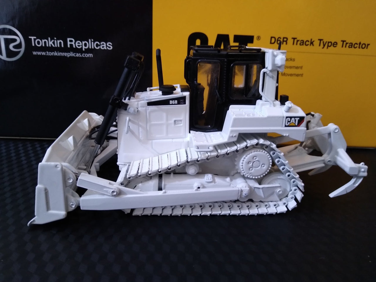 D6R Crawler Tractor Scale 1:50 (Discontinued Model)