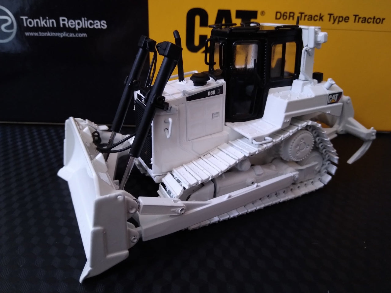 D6R Crawler Tractor Scale 1:50 (Discontinued Model)