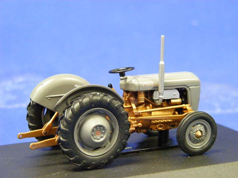 Tractor Agrícola Ferguson FE35-1956 Escala 1:43 (Modelo Descontinuado)