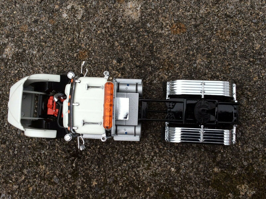 Tracto Camión Tandem International HX520 Escala 1:50