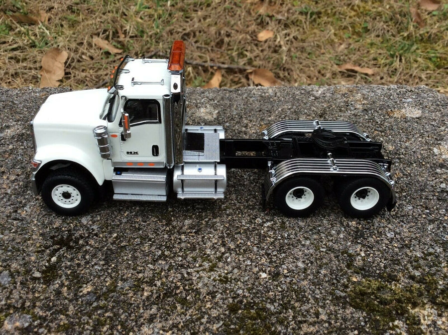 Tracto Camión Tandem International HX520 Escala 1:50