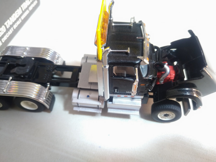 Tracto Camión International HX520 Negro Escala 1:50