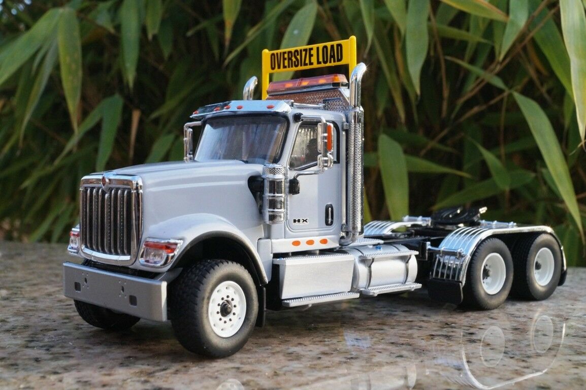 Tracto Camión International HX520 Escala 1:50
