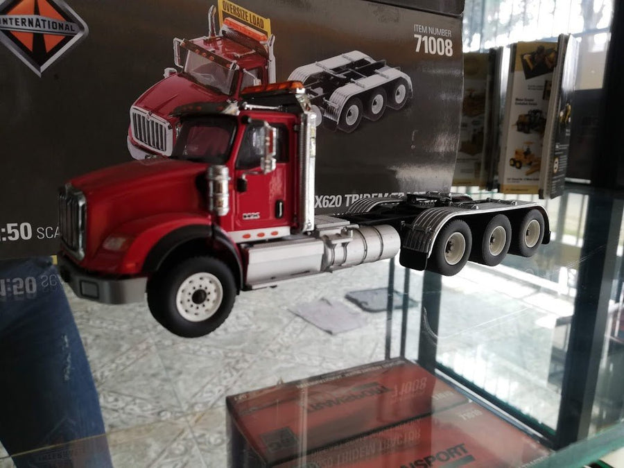 Tracto Camión Tridem International HX620 Rojo Escala 1:50