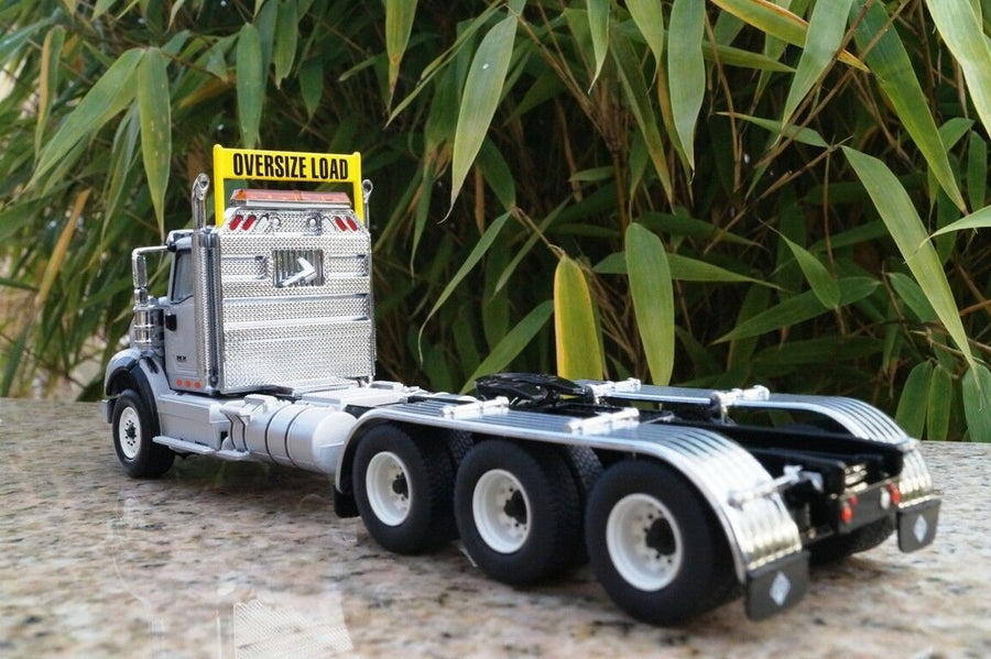 Tracto Camión International HX620 Escala 1:50