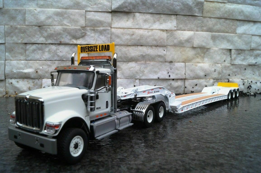 Cama Baja HX520 XL 120 International Blanco Escala 1:50 (Modelo Descontinuado)