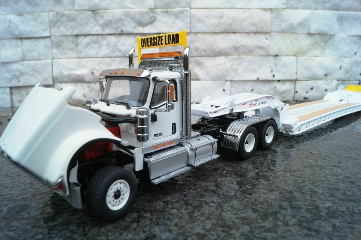 Cama Baja HX520 XL 120 International Blanco Escala 1:50 (Modelo Descontinuado)