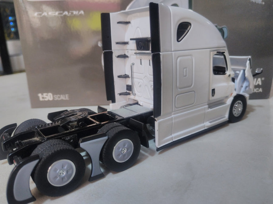 Tracto Camión Freightliner New Cascadia Escala 1:50 (Modelo Descontinuado)