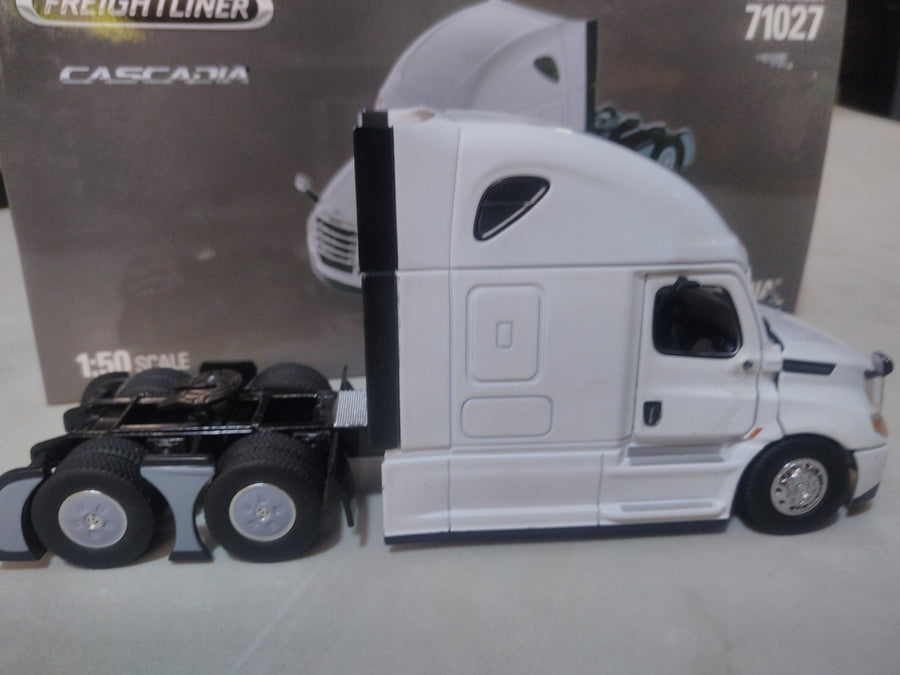 Tracto Camión Freightliner New Cascadia Escala 1:50 (Modelo Descontinuado)