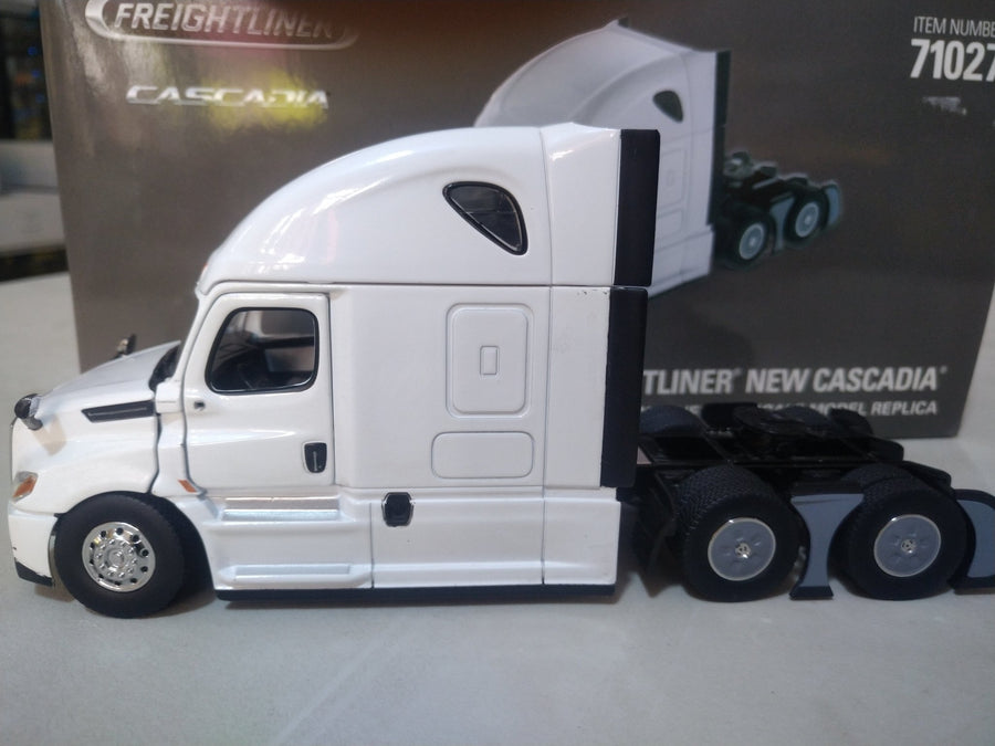 Tracto Camión Freightliner New Cascadia Escala 1:50 (Modelo Descontinuado)