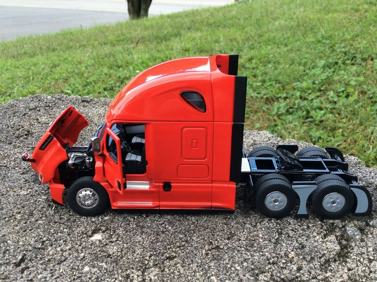 Freightliner New Cascadia Red Truck Tractor 1:50 Scale (Discontinued Model)