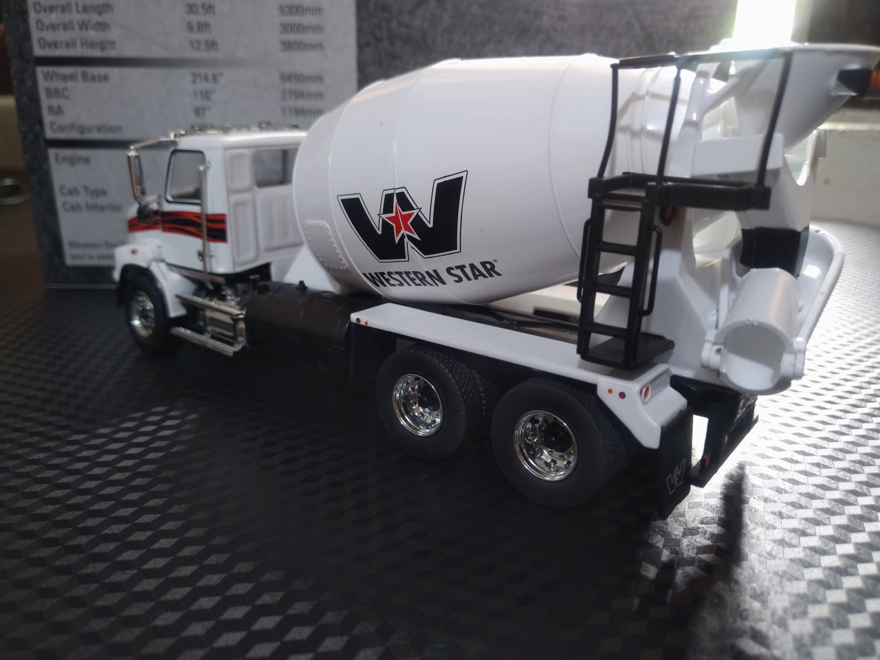 Mezcladora Western Star 4700 Blanco Escala 1:50