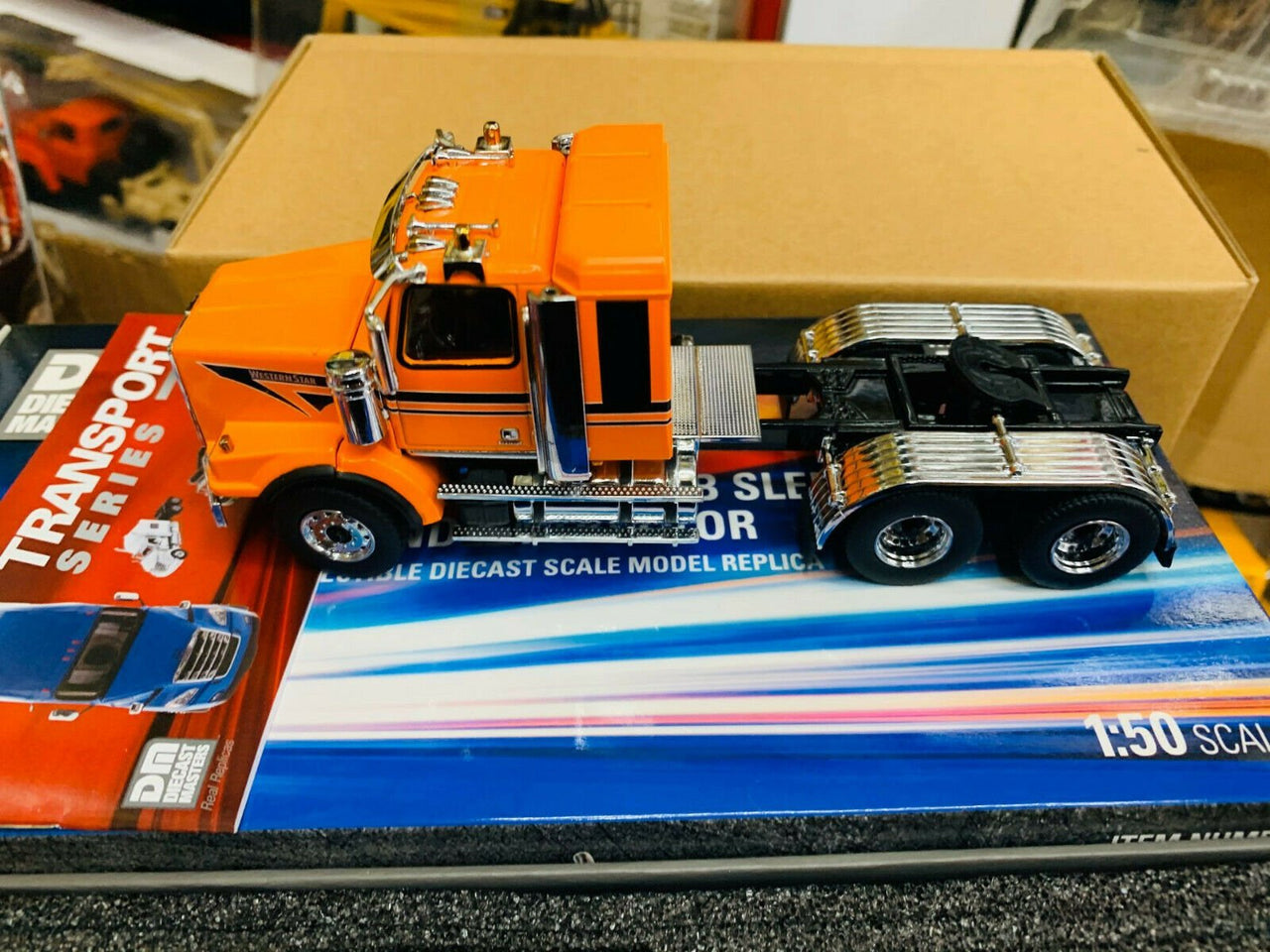Tracto Camión Western Star 4900 SB Escala 1:50 (Modelo Descontinuado)