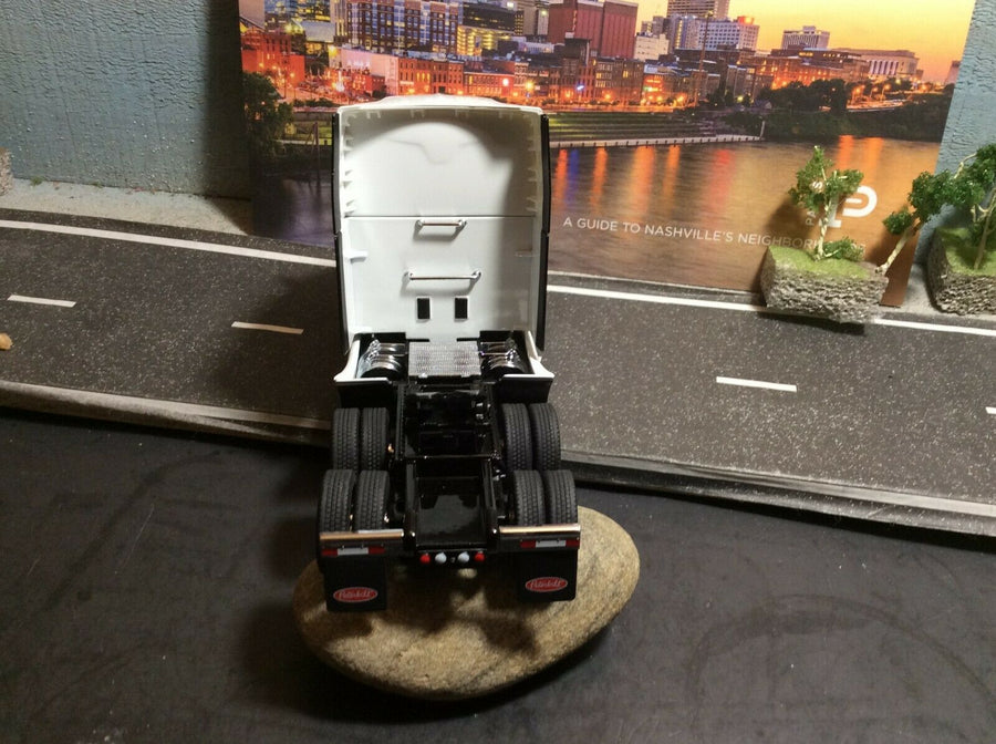 Peterbilt 579 UltraLoft Truck Tractor 1:50 Scale