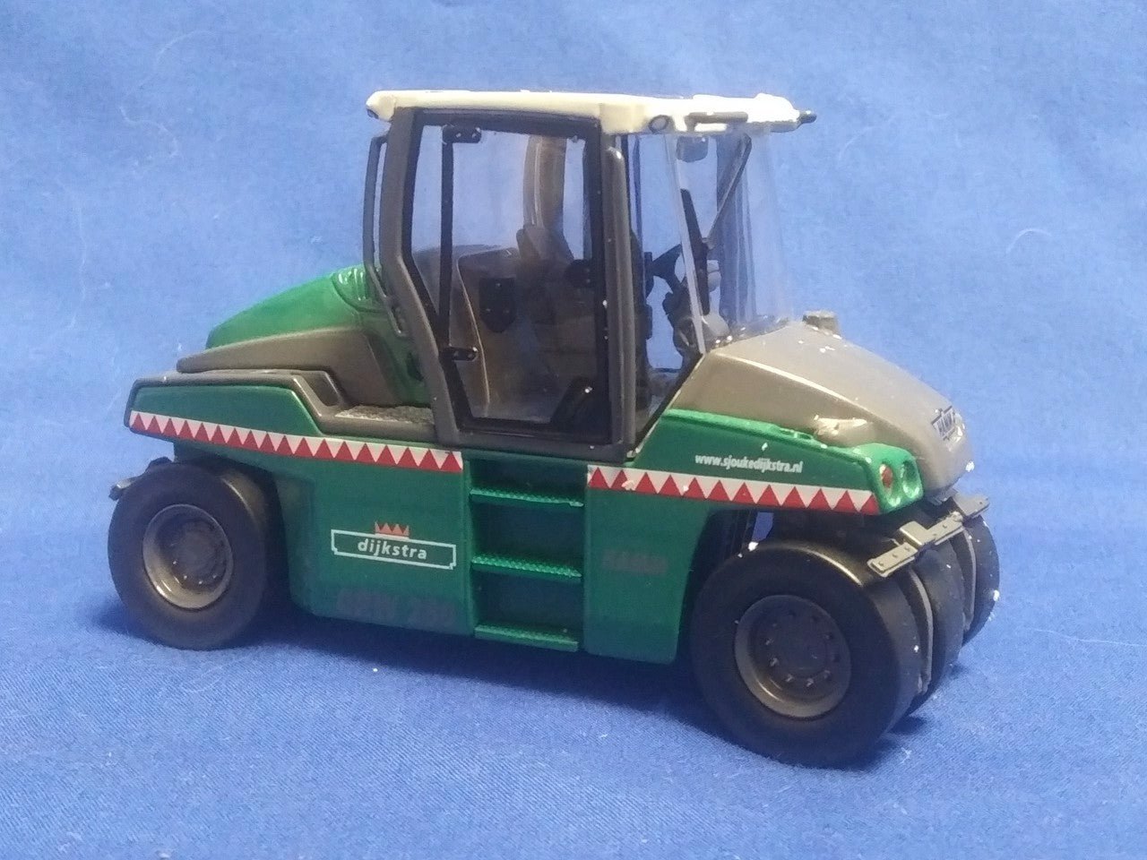 Rodillo Hamm GRW280 Escala 1:50 (Modelo Descontinuado)