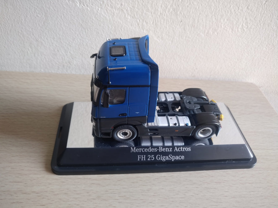 Tracto Camión Mercedes-Benz Actros FH25 Azul Escala 1:50 (Modelo Descontinuado)