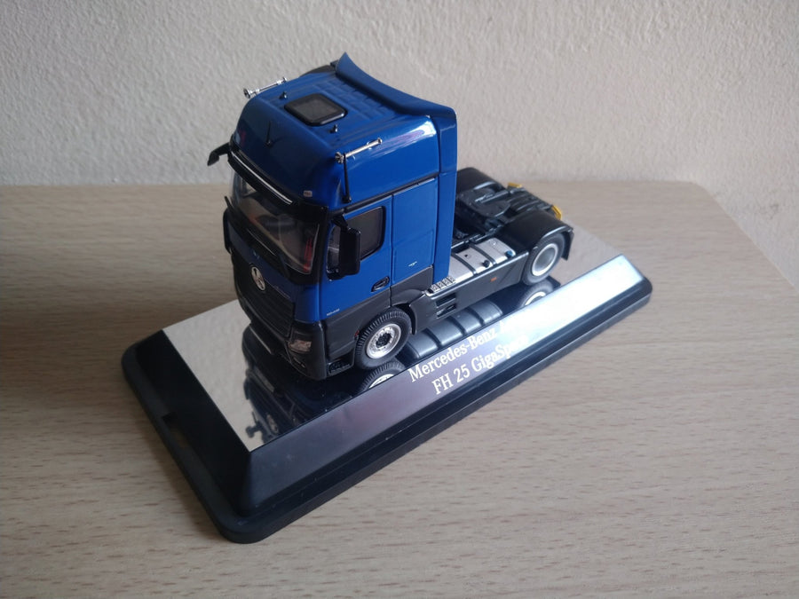 Tracto Camión Mercedes-Benz Actros FH25 Azul Escala 1:50 (Modelo Descontinuado)
