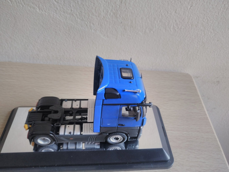 Tracto Camión Mercedes-Benz Actros FH25 Azul Escala 1:50 (Modelo Descontinuado)