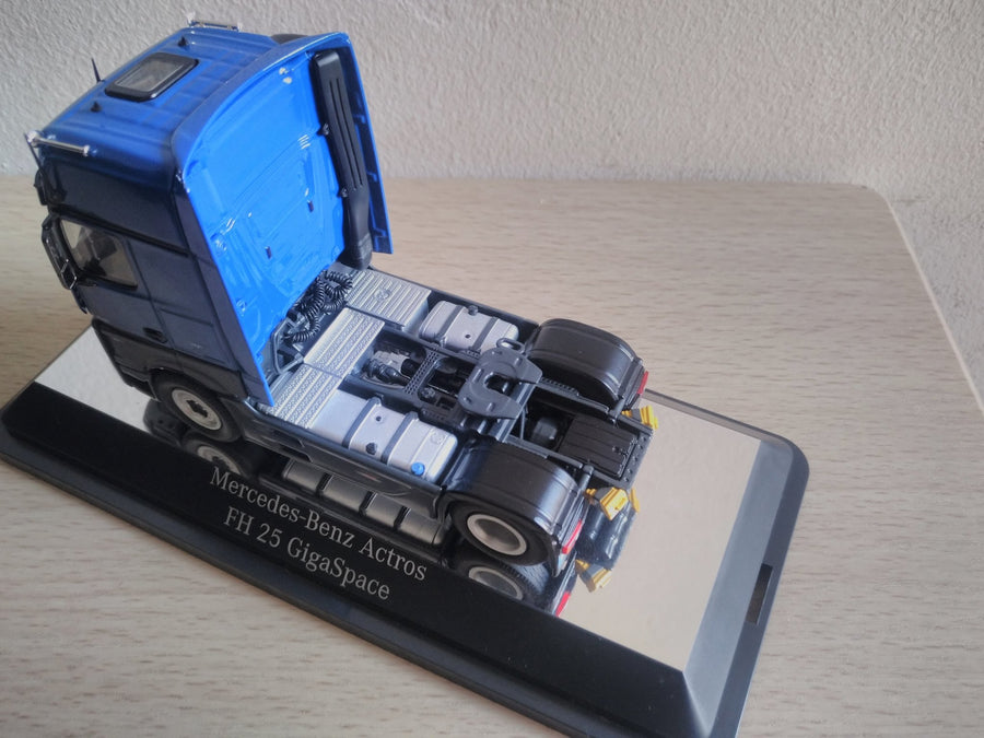 Tracto Camión Mercedes-Benz Actros FH25 Azul Escala 1:50 (Modelo Descontinuado)