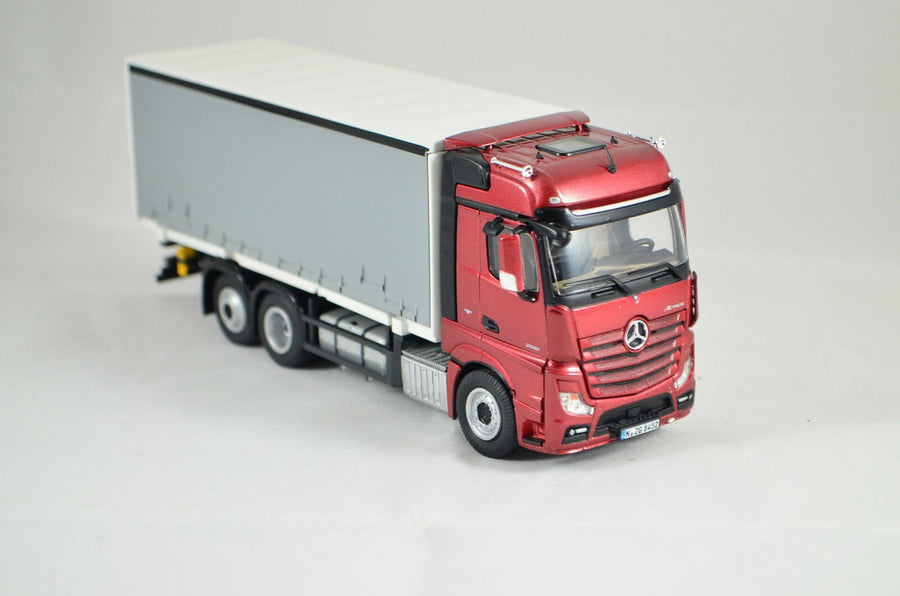Tráiler Mercedes-Benz Actros FH23 Rojo Escala 1:50 (Modelo Descontinuado)