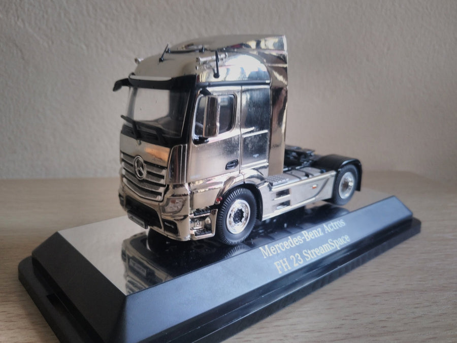 Tractor Truck Mercedes-Benz FH23 StreamSpace 4x2 Scale 1:50 (Discontinued Model)