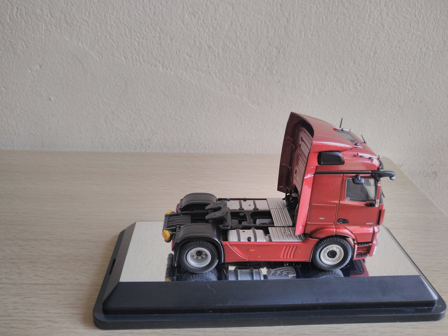 Tracto Mercedes-Benz FH23 StreamSpace 4x2 Escala 1:50 (Modelo Descontinuado)