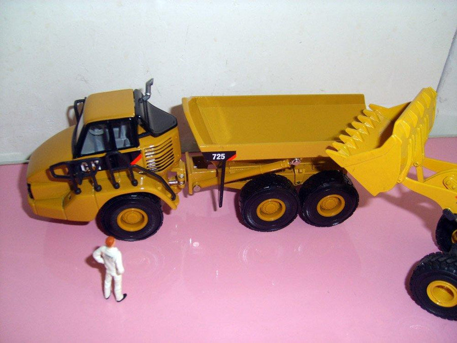 55073 Camión Articulado Cat 725 Escala 1:50