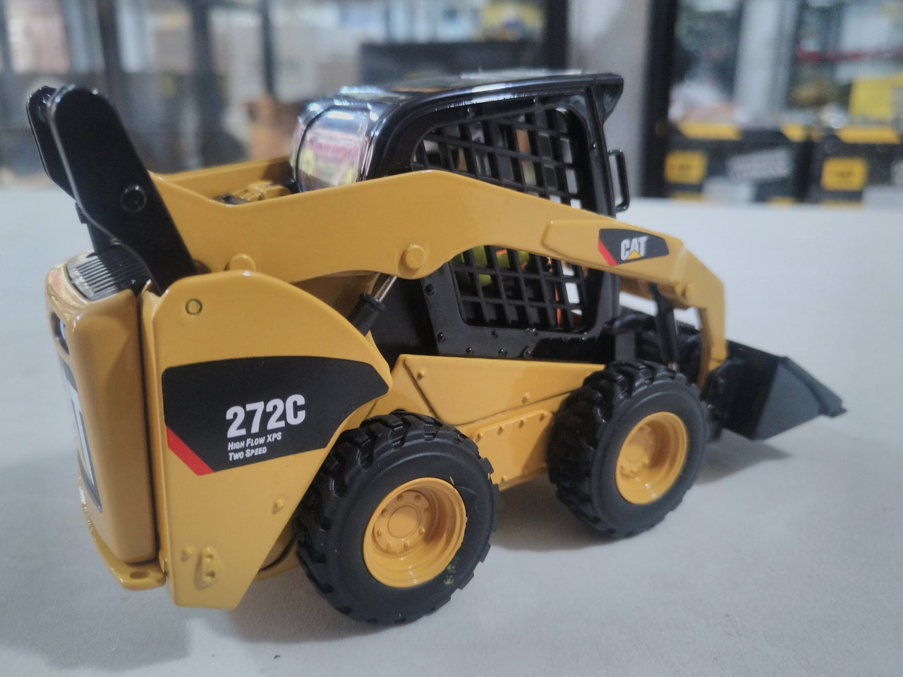 Minicargador  272C Escala 1:32 (Modelo Descontinuado)