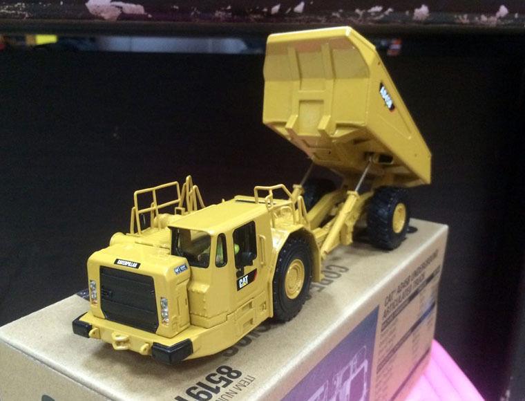 85191C Camión Minero De Bajo Perfil Cat Ad45B Escala 1:50 & Cargador De