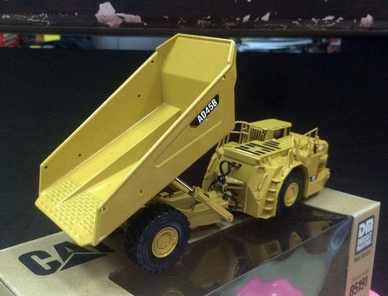 85191C Camión Minero De Bajo Perfil Cat Ad45B Escala 1:50 & Cargador De