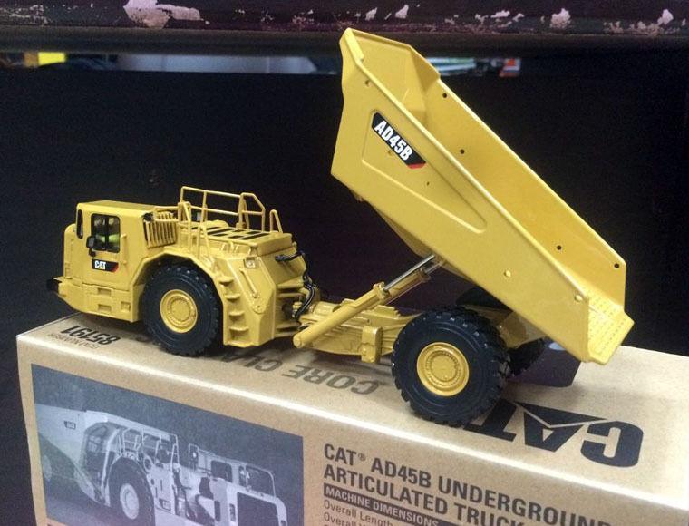 85191C Camión Minero De Bajo Perfil Cat Ad45B Escala 1:50 & Cargador De