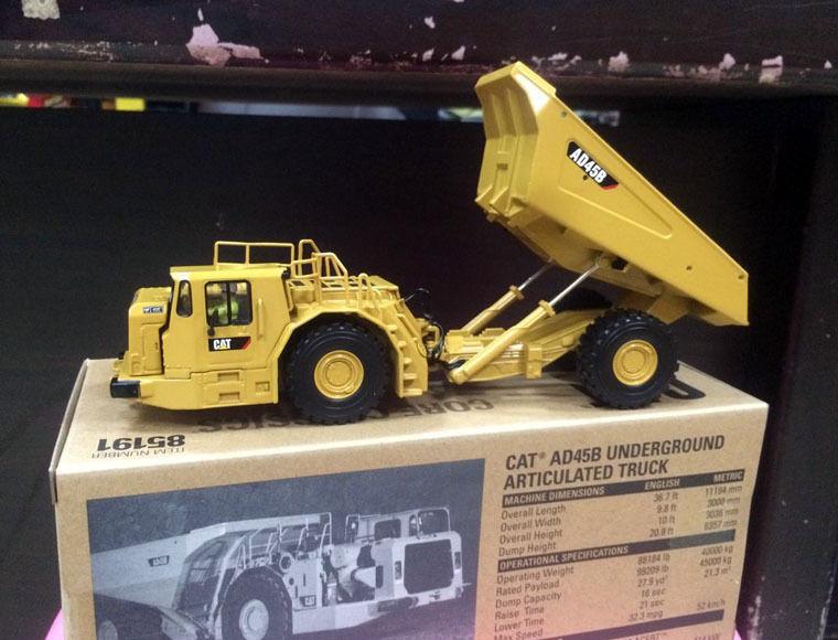 85191C Camión Minero De Bajo Perfil Cat Ad45B Escala 1:50 & Cargador De