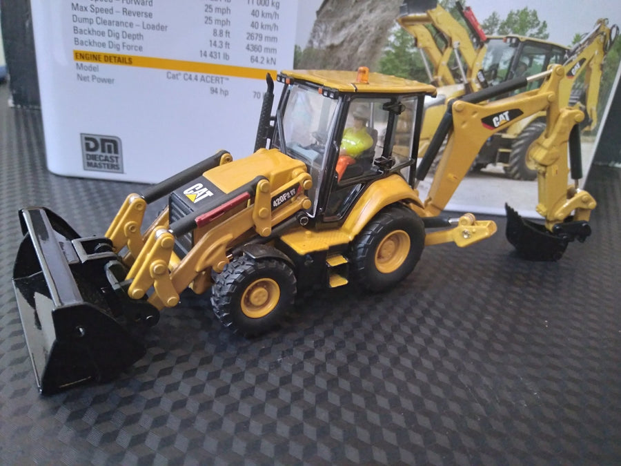 Retroexcavadora Caterpillar 420F2 IT Escala 1:50