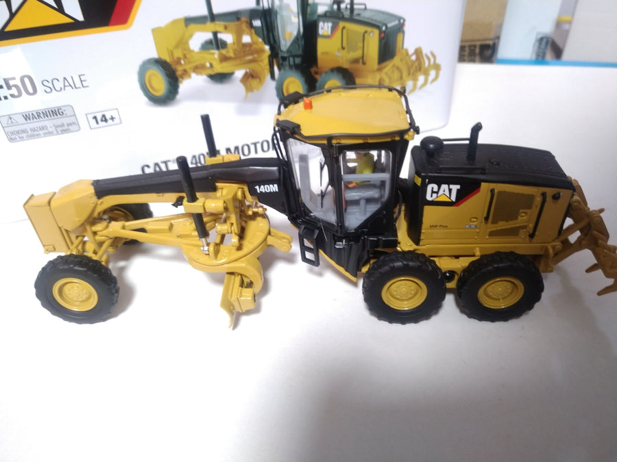 Motoniveladora 140M Escala 1:50 (Modelo Descontinuado)