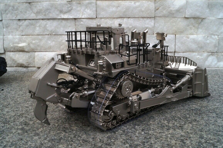 Tractor de Orugas  D11T Escala 1:50 Matte Silver Finish