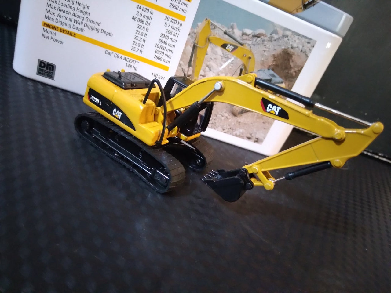 Excavadora De Orugas  320DL Escala 1:87