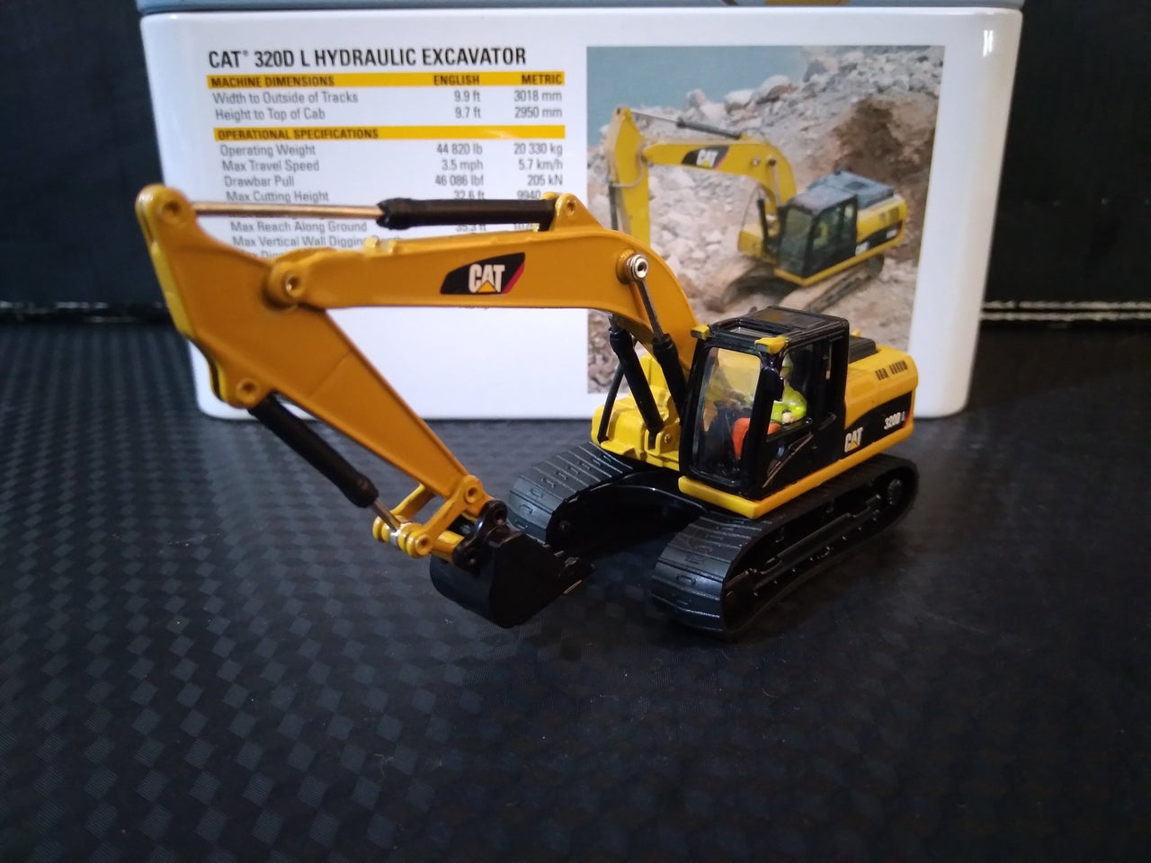 Excavadora De Orugas  320DL Escala 1:87