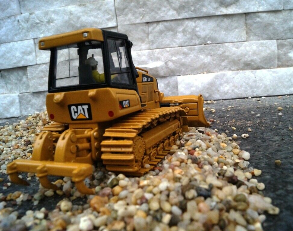 Tractor De Orugas  D5K2 LGP Escala 1:50 (Modelo Descontinuado)